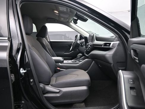 Used 2023 Toyota Highlander L image 31