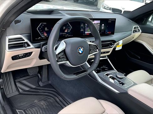 Used 2025 BMW 330i Sedan w/ Premium Package image 16