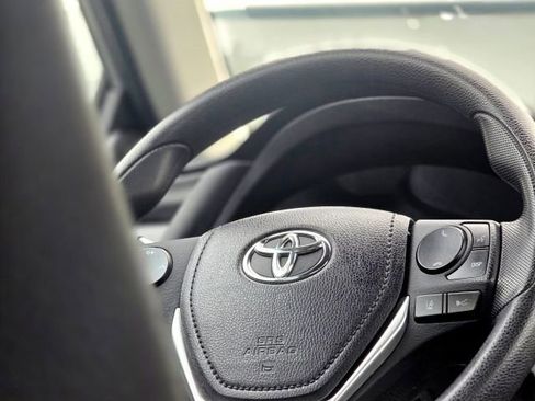 Used 2019 Toyota Corolla LE image 13