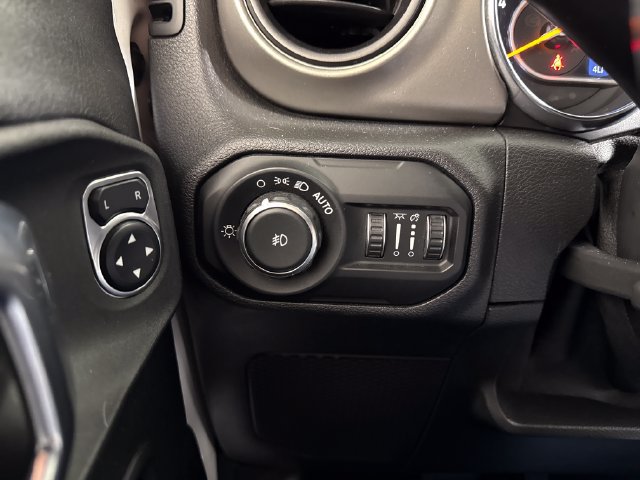 Used 2021 Jeep Wrangler Sport AWD/4WD image 33