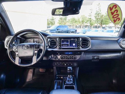 Used 2022 Toyota Tacoma TRD Off-Road image 15