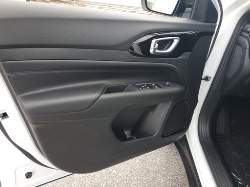 New 2026 Jeep Compass Latitude image 12