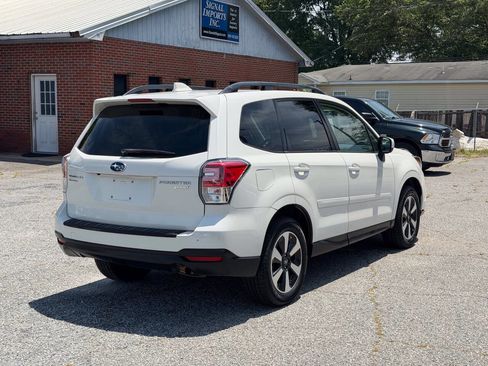 Used 2017 Subaru Forester 2.5i Premium AWD/4WD image 5