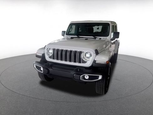 Used 2025 Jeep Wrangler Unlimited Sahara AWD/4WD image 5