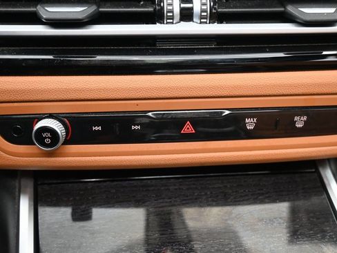 Used 2023 BMW 330i xDrive Sedan w/ Premium Package image 15