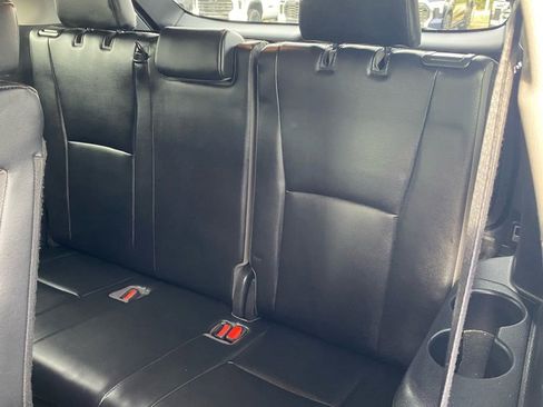 Used 2022 Toyota Highlander XLE image 11
