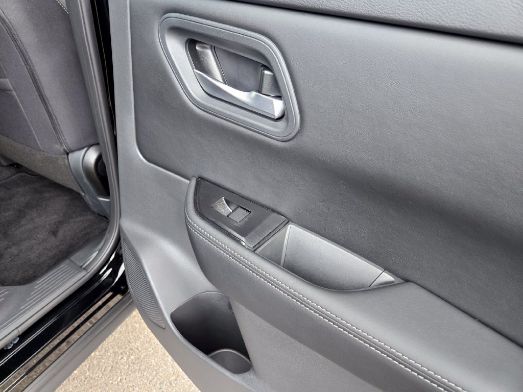 Certified 2026 Nissan Rogue SV FWD image 21