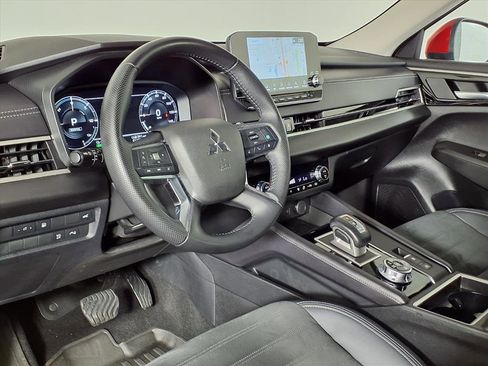 Used 2024 Mitsubishi Outlander SE image 16