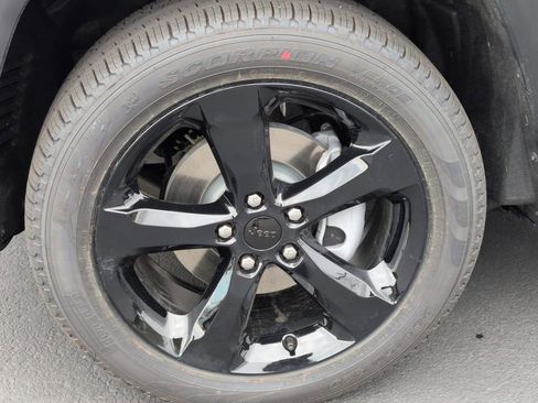 New 2026 Jeep Grand Cherokee Limited image 9