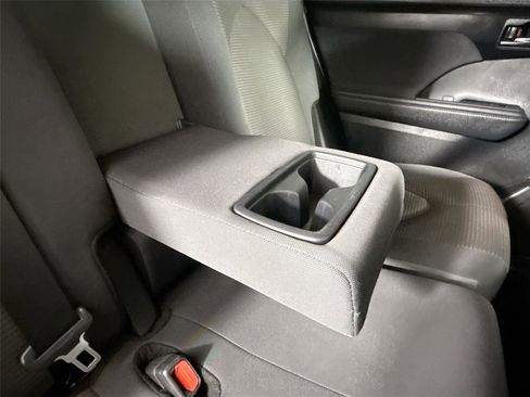 Certified 2025 Toyota Highlander LE FWD image 37