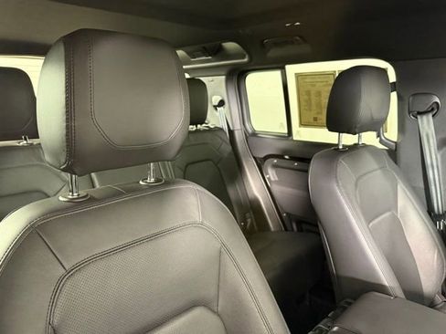 Used 2023 Land Rover Defender 110 S image 28