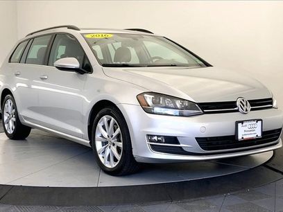 Used 2016 Volkswagen Golf SE w/ Lighting Package