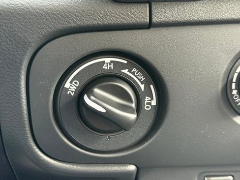 New 2026 Nissan Frontier SV w/ Tow Package image 32