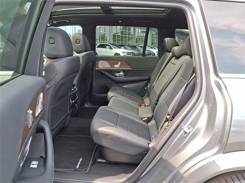 Used 2025 Mercedes-Benz GLS 450 4MATIC image 9