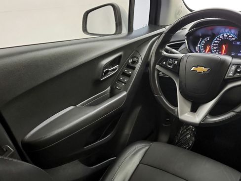 Used 2019 Chevrolet Trax LT w/ LT Convenience Package AWD/4WD image 22