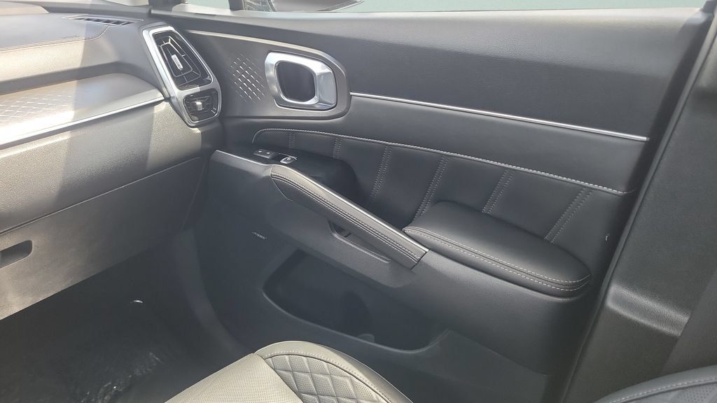Used 2023 Kia Sorento SX AWD/4WD image 13