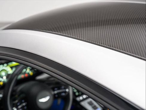 Used 2025 Aston Martin V8 Vantage Coupe image 31