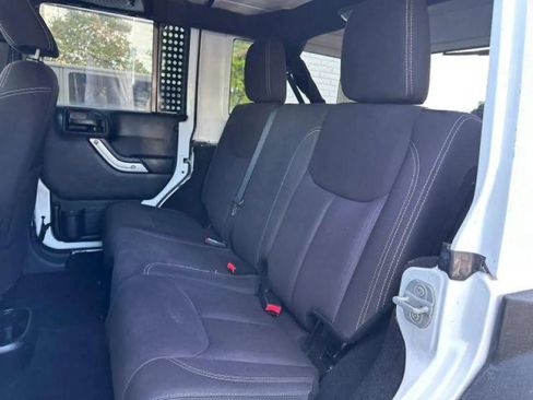 Used 2013 Jeep Wrangler Unlimited Rubicon w/ Connectivity Group AWD/4WD image 17