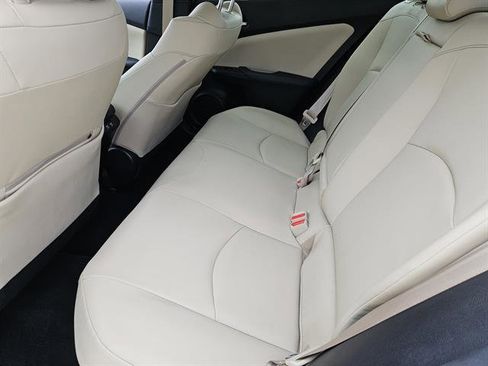 Used 2020 Toyota Prius XLE image 19