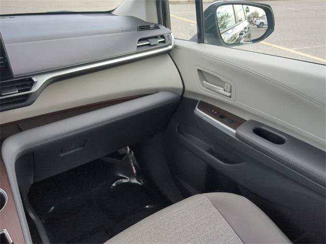 Certified 2022 Toyota Sienna LE FWD image 17