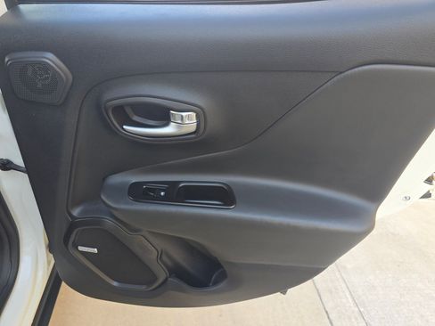 Used 2020 Jeep Renegade Limited image 28