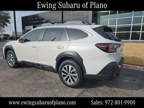 Used 2025 Subaru Outback Premium image 3