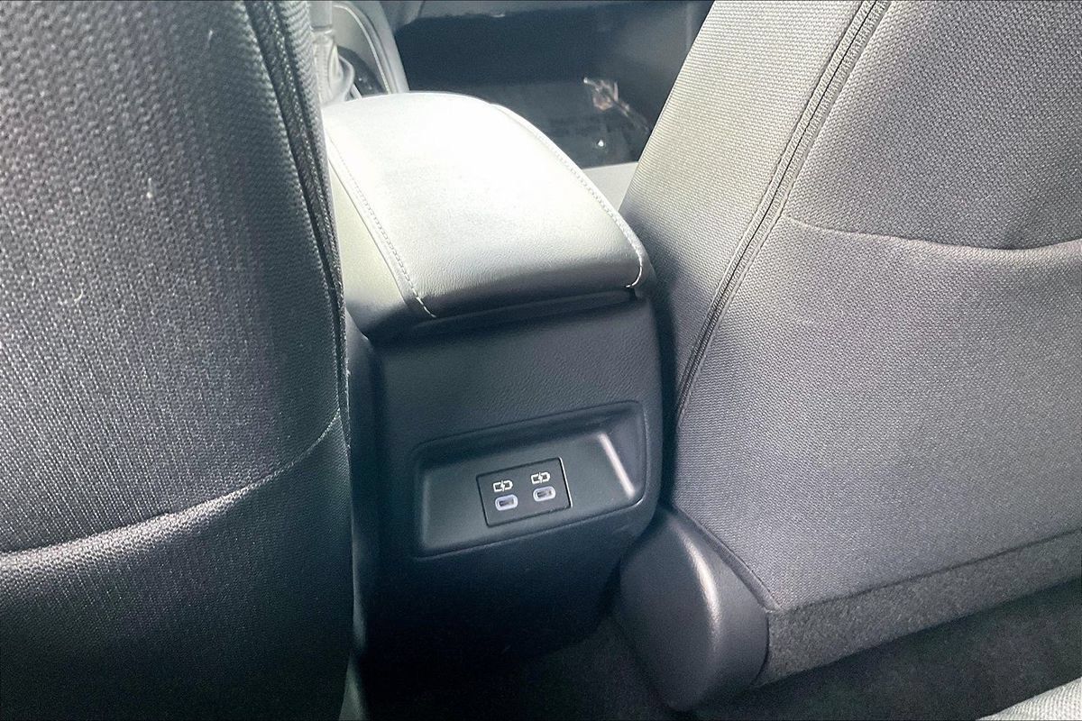 Used 2024 Toyota Corolla SE w/ SE Package FWD image 5
