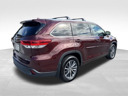 Used 2017 Toyota Highlander XLE AWD/4WD image 7