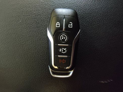 Used 2017 Ford Explorer XLT w/ Equipment Group 202A FWD image 32