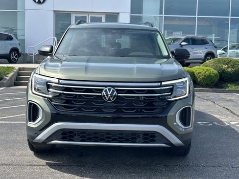 Certified 2025 Volkswagen Atlas Peak Edition SE image 2