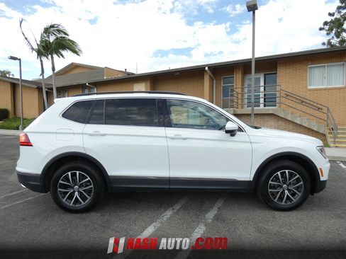 Used 2020 Volkswagen Tiguan SE w/ Panoramic Sunroof Package FWD image 7