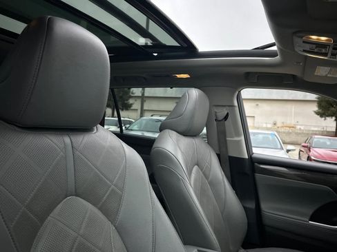 Used 2022 Toyota Highlander Platinum image 19