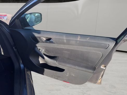 Used 2011 Volkswagen Jetta SE image 16