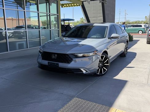 Used 2024 Honda Accord Touring image 2