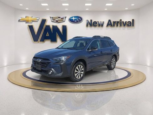 Used 2025 Subaru Outback Premium AWD/4WD image 1