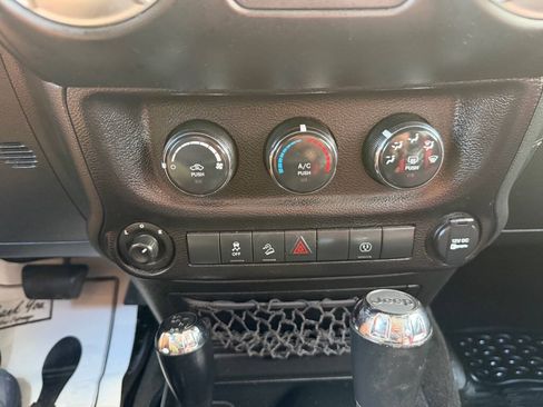 Used 2017 Jeep Wrangler Unlimited Sahara AWD/4WD image 23