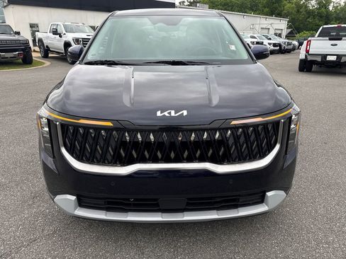 Used 2025 Kia Carnival FWD image 8