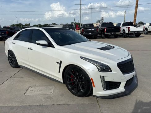 Used 2018 Cadillac CTS V w/ Carbon Fiber Package RWD image 5