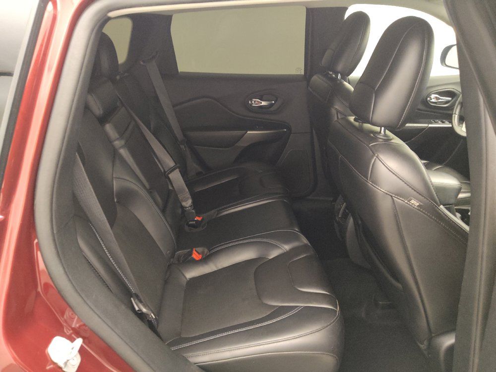 Used 2019 Jeep Cherokee Latitude Plus FWD image 19