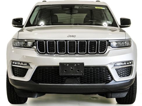 Used 2022 Jeep Grand Cherokee Limited AWD/4WD image 2