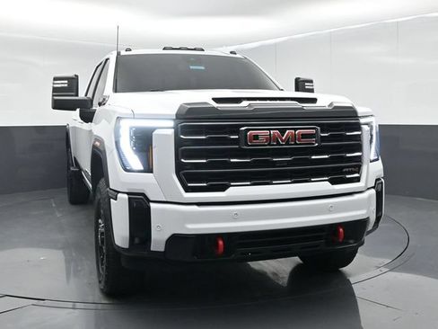 Used 2025 GMC Sierra 2500 AT4 AWD/4WD image 3