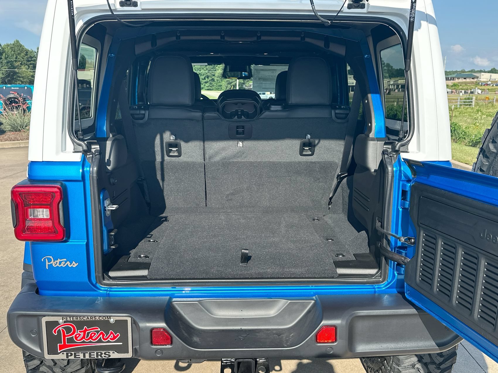 New 2026 Jeep Wrangler Unlimited Sahara w/ Whitecap Package AWD/4WD image 22