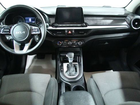 Used 2024 Kia Forte LXS w/ LXS Technology Package FWD image 17