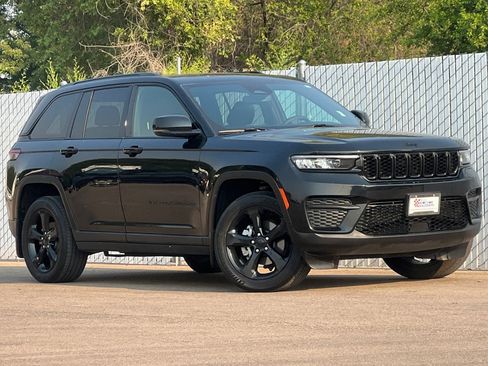 Used 2024 Jeep Grand Cherokee Altitude AWD/4WD image 2
