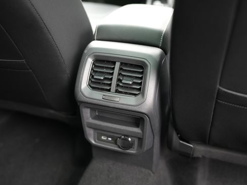 Certified 2023 Volkswagen Tiguan SEL R-Line image 31