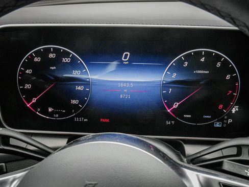 Used 2025 Mercedes-Benz GLC 300 4MATIC image 21