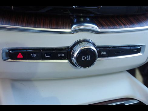 Used 2021 Volvo XC60 T8 Inscription Expression image 27
