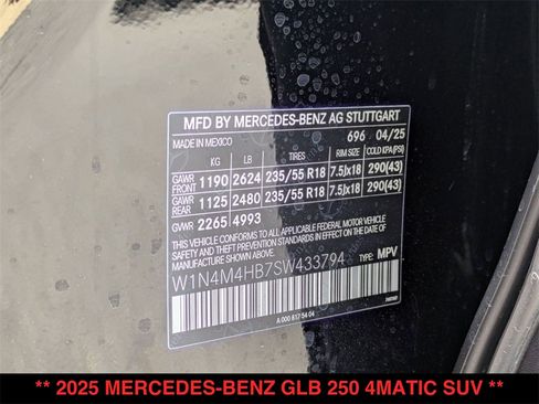New 2025 Mercedes-Benz GLB 250 4MATIC image 21