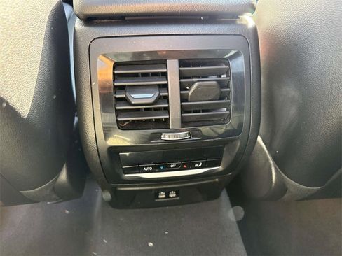 Used 2024 BMW X3 xDrive30i image 12