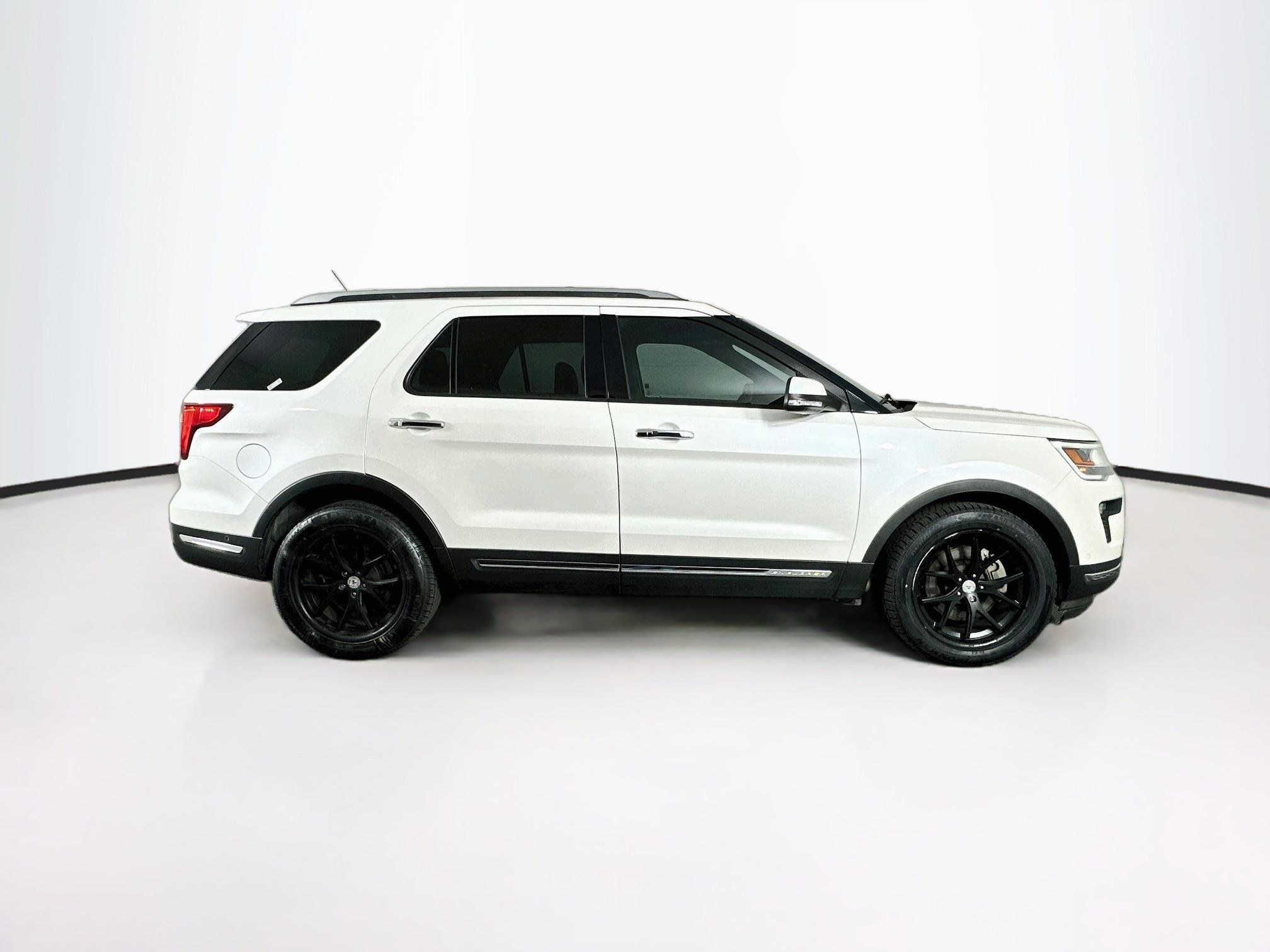 Used 2018 Ford Explorer Limited w/ Equipment Group 301A FWD image 10